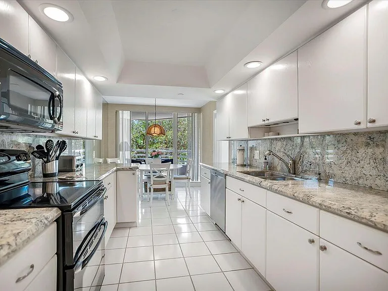 4201 N Ocean Blvd #203 — Photo 33