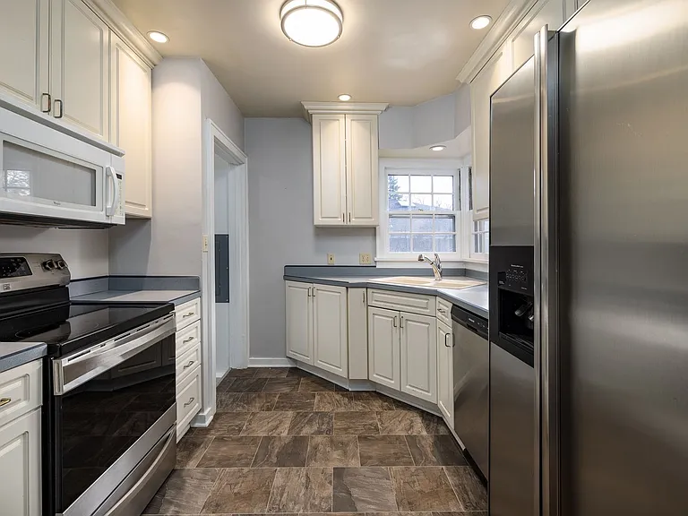 2208 Pine St — Photo 6
