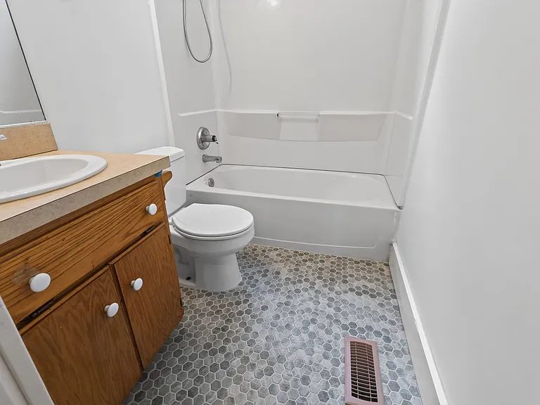 204 Bedford Pl #MAIN — Photo 8