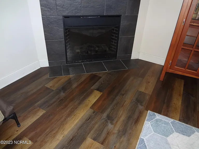 205 S Pointe Dr #B — Photo 20