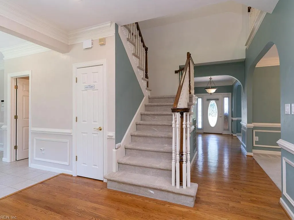 5 bed, 4.0 bath, 3755 sqft, $4,200 — Photo 2