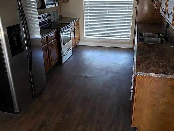 3rd image of 403 Creekside Dr