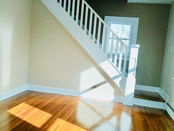 5th image of 125 Sportsmans Ave