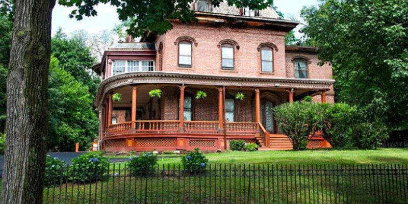 1st image of 317 Grand St