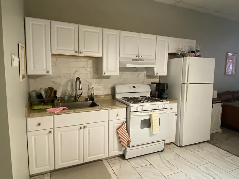 369 Hanover St #1F — Photo 2