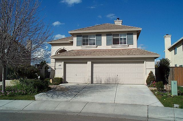 Large 3 Car Garage 