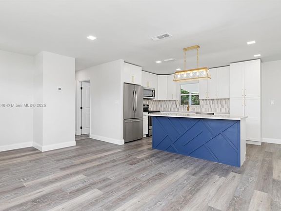 4th image of 801 Brodhag Dr