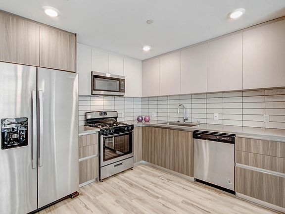 4th image of 1540 S Hayworth Ave Penthouse 3