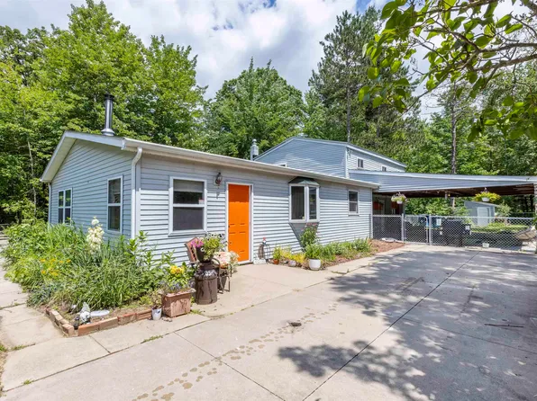 2476 N Eight Mile Rd, Sanford, MI 48657