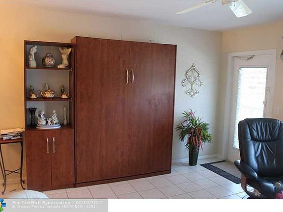 3rd image of 19 Westbury Cir