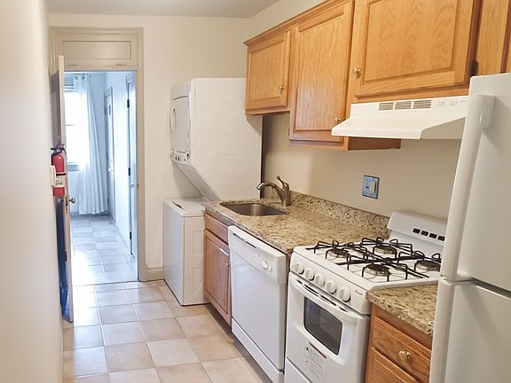 5th image of 2236 40th Pl NW APT 1