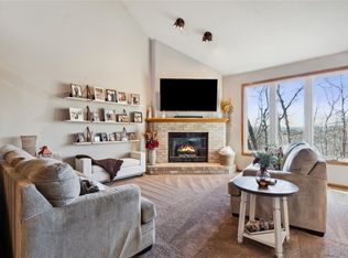 3333 Riverpointe Cir NE, Cedar Rapids, IA 52411