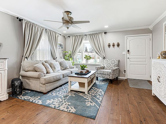 3rd image of 1018 Stratford Cir