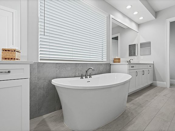 4th image of 9315 SW PINNACLE Place