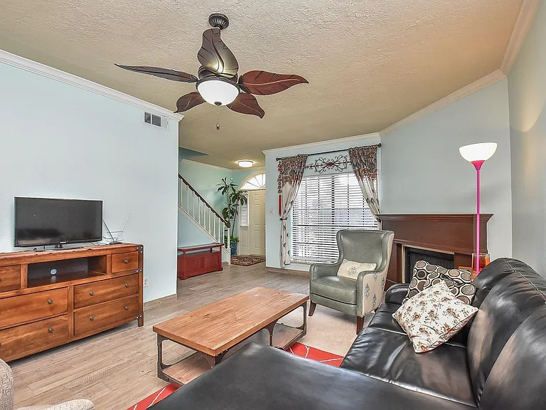 800 Country Place Dr #101 — Photo 8