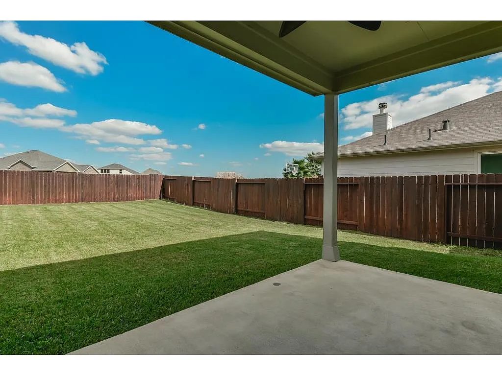 Building Photo - 15414 Kaston Dr