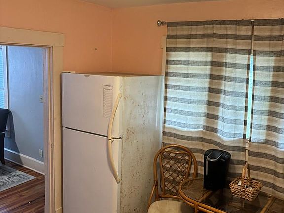 3rd image of 125 W Hancock St