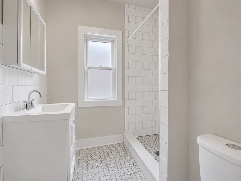 1329 W 18th St #3F — Photo 12