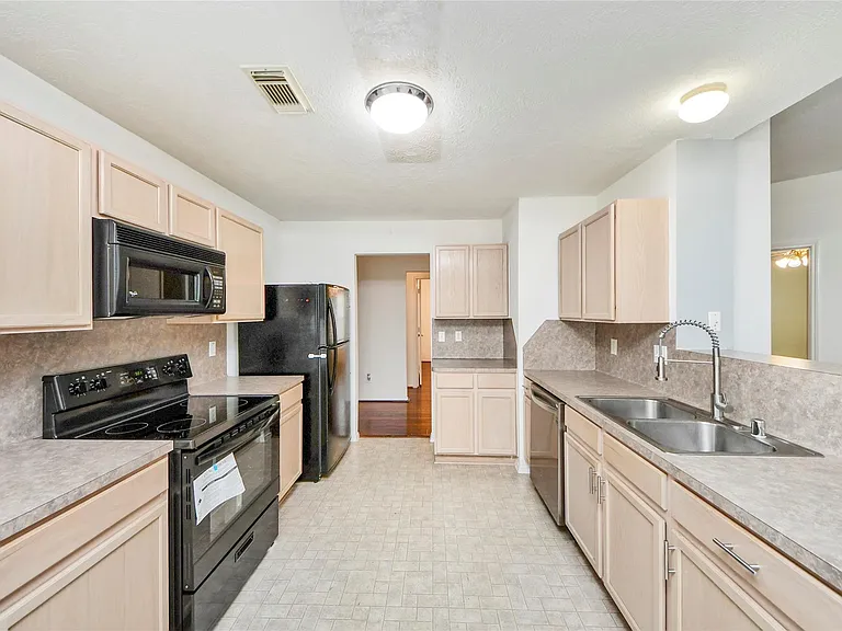 16134 Coleburn Dr — Photo 18