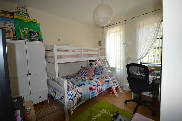 Rented by Universal Realty Group | media 7