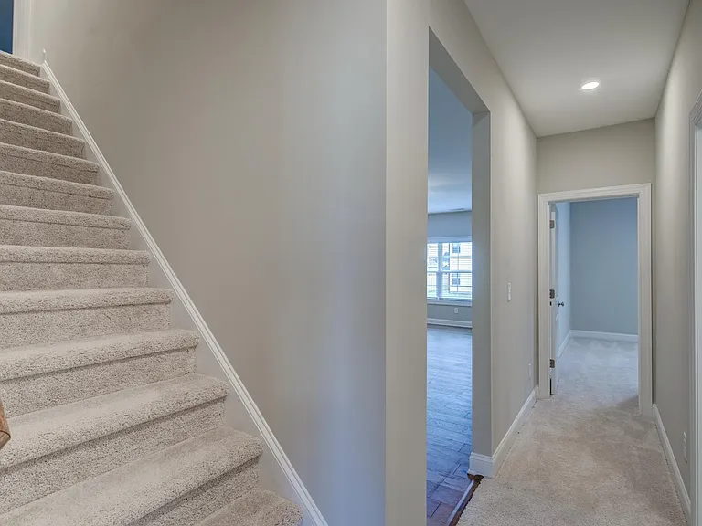 60 Kingsly Dr — Photo 33
