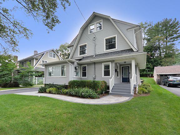 2nd image of 214 Oak St