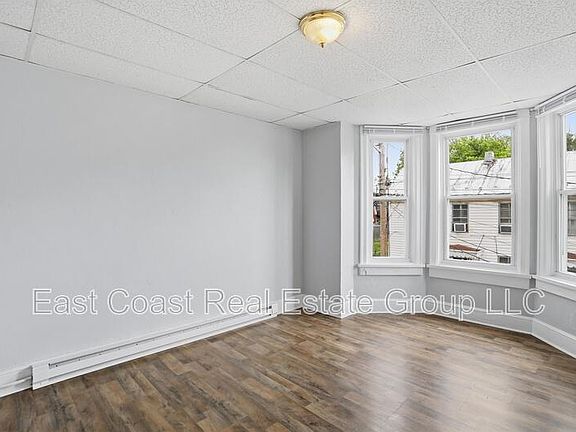 3rd image of 207 N Mulberry St #2
