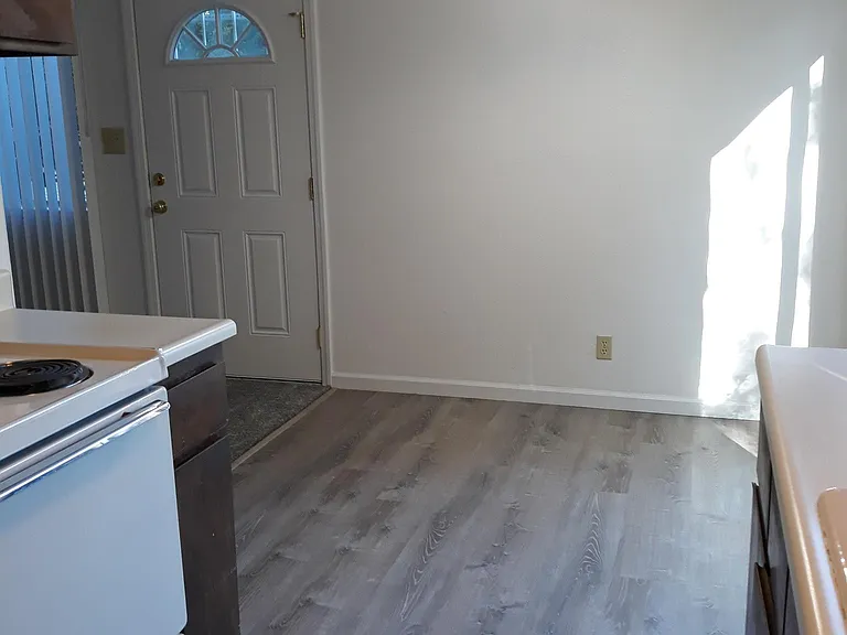 1530 Valle Vista Ave — Photo 8
