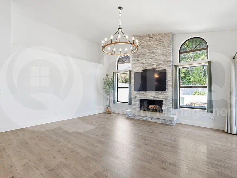 401 S Tiago Dr — Photo 15
