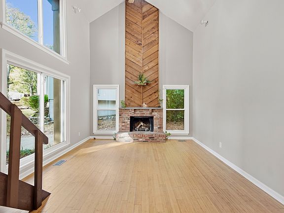 3rd image of 532 Newcastle Ln