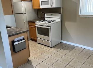 1835 W Hatherleigh Ct, Mount Prospect, IL 60056