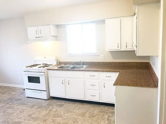 3rd image of 1039 S Lyons Ave