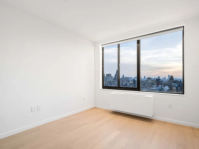 1 Union Sq S #18P — Photo 9