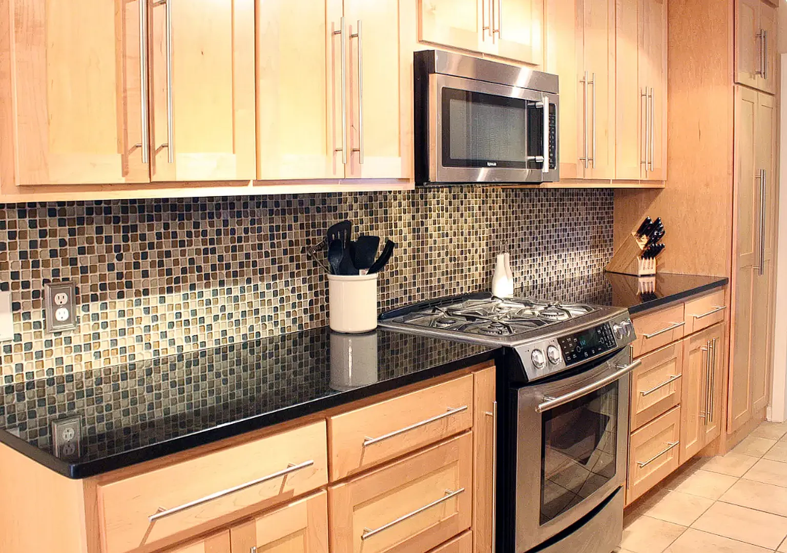 Must See- Updated Kitchen/Hardwood Floors 3 Bed/2bath!! Coming Soon! — Photo 4