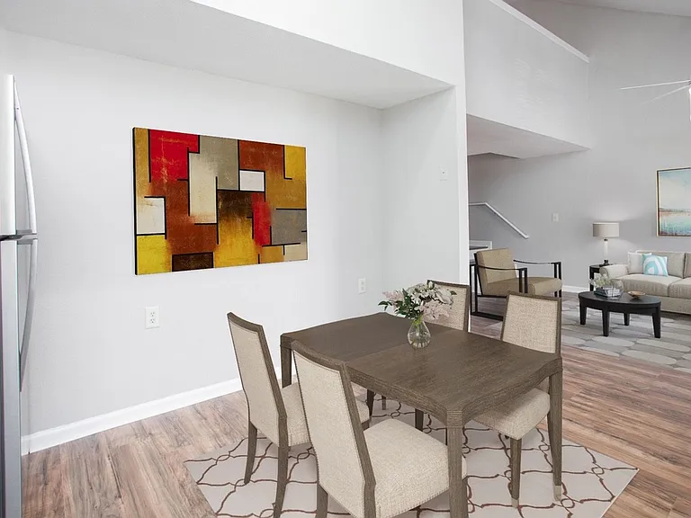353 Crown Point Dr — Photo 3