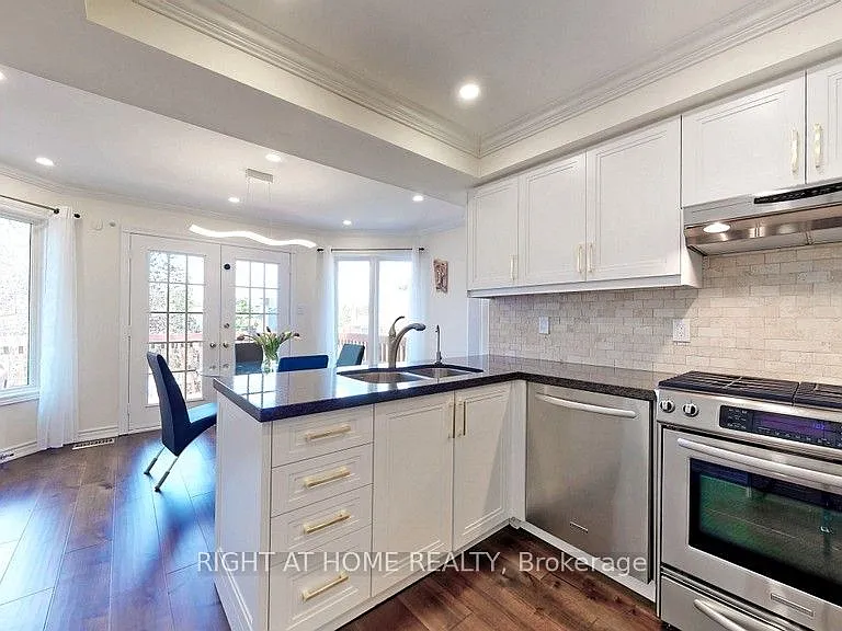95 Lensmith Dr #MAIN AND UPPER FLOOR — Photo 13