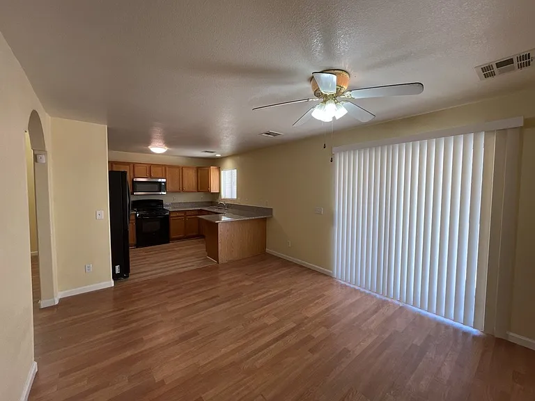6045 Stone Hollow Ave — Photo 9