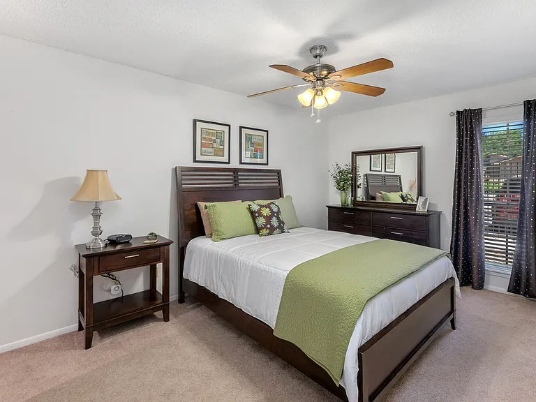 Bayou Oaks Apartments — Photo 31