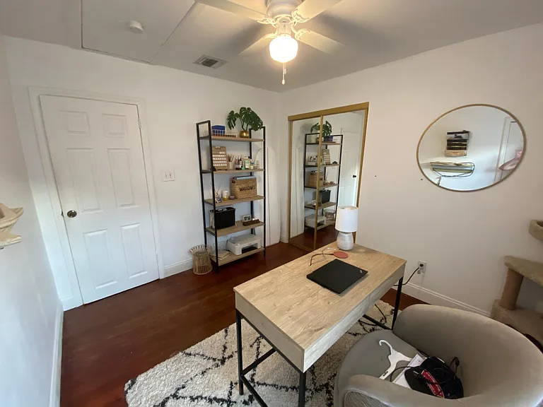 209 NE 11th St #1 — Photo 9