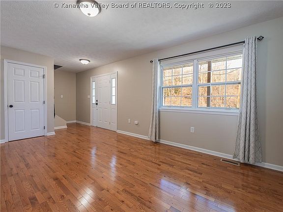 5th image of 431 Crestview Dr