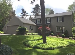39 Tanglewood Dr W, Orchard Park, NY 14127