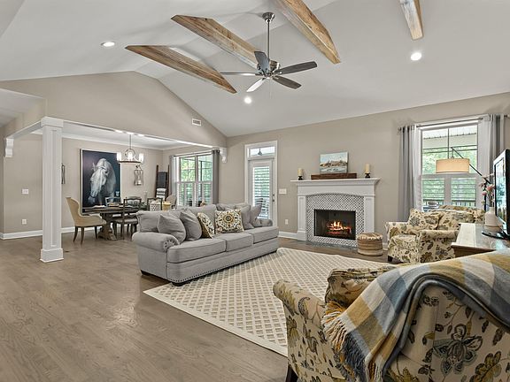 4th image of 101 White Pine Dr