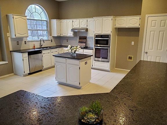 Kitchen - There is a fridge and is included.