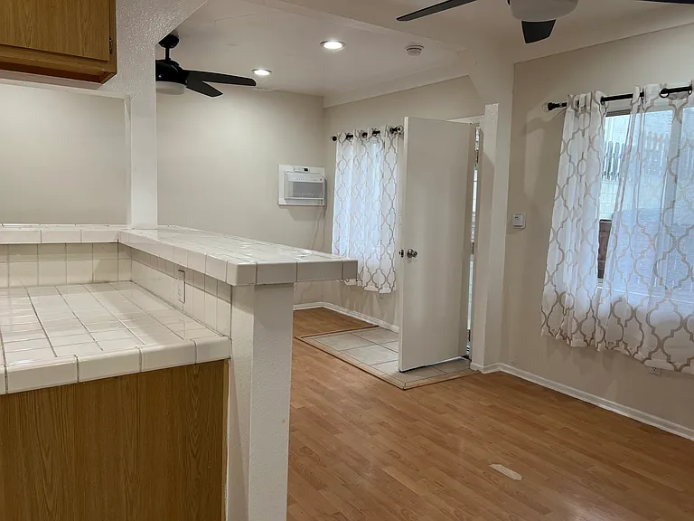 1662 N Allen Ave — Photo 2