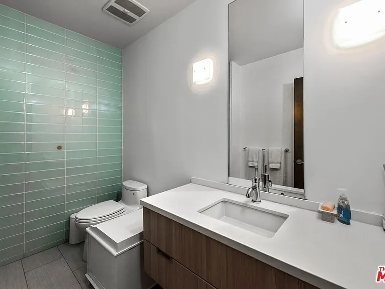 16957 Mooncrest Dr — Photo 18