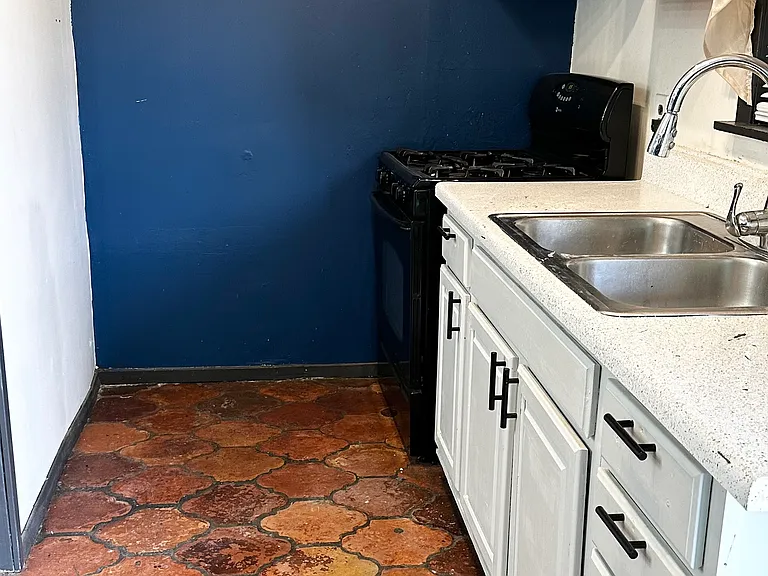 1327 Quintana Rd #7 — Photo 6