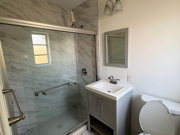 5th image of 916 SW 8th Ave APT 3