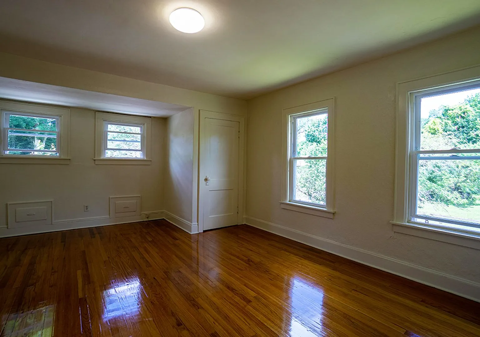 128 Claire - Avail. 8/1/27 - Charming Single Family Home In Residential Area — Photo 4