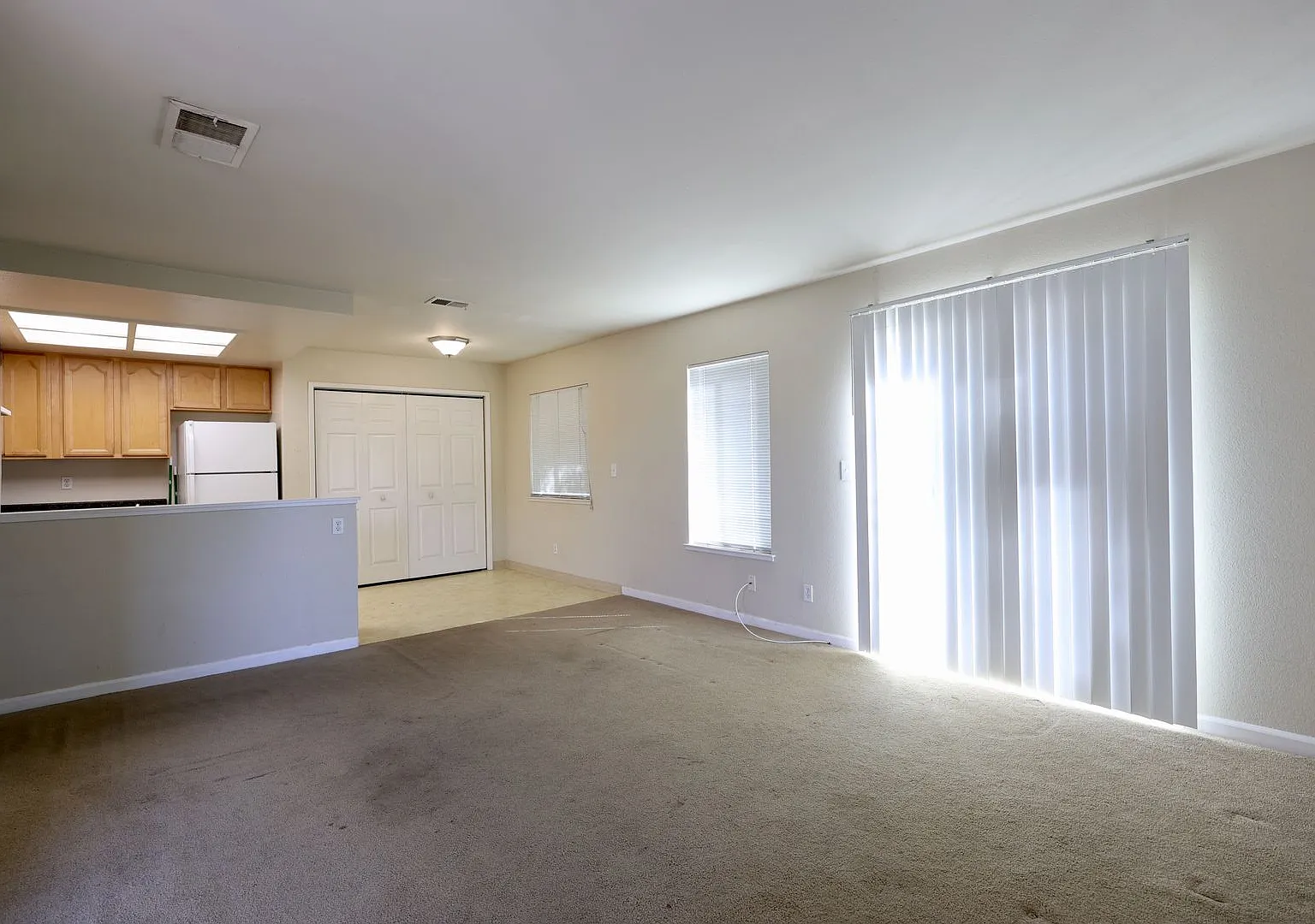 208 Grant-TVS — Photo 4