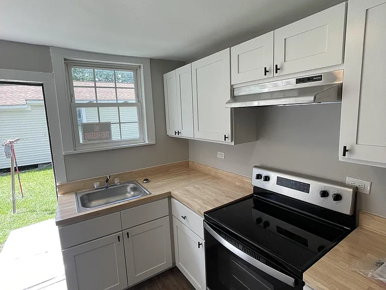 5825 Sledge St — Photo 5